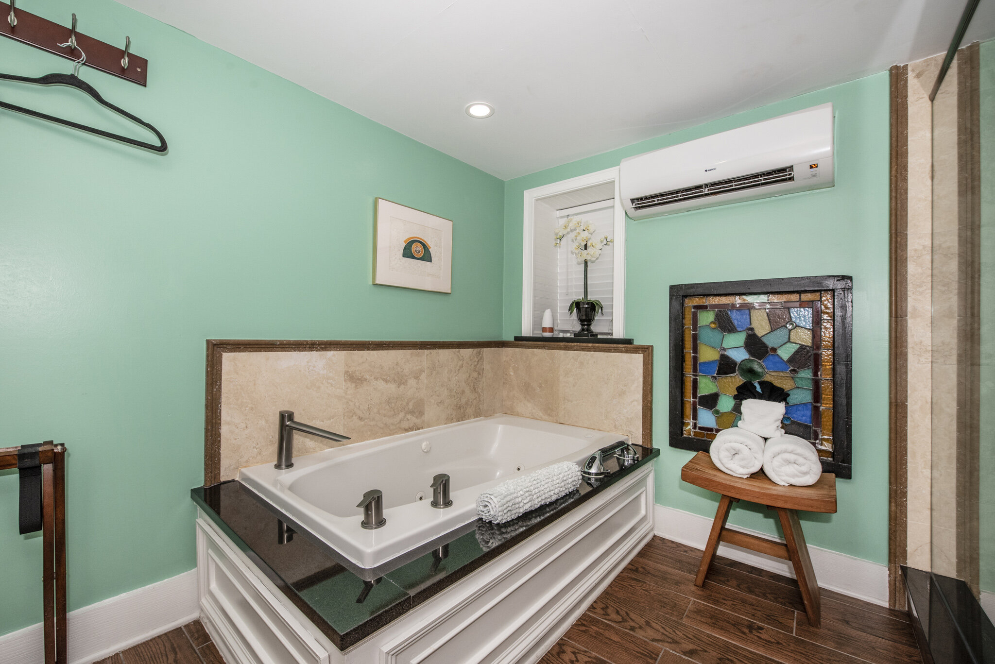 Jetted Tub Guestroom